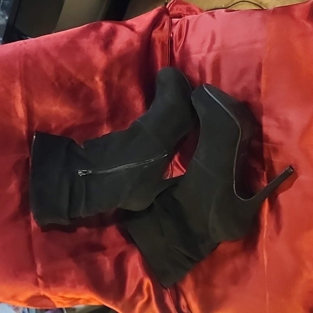 Suede Slouched high heel boots
